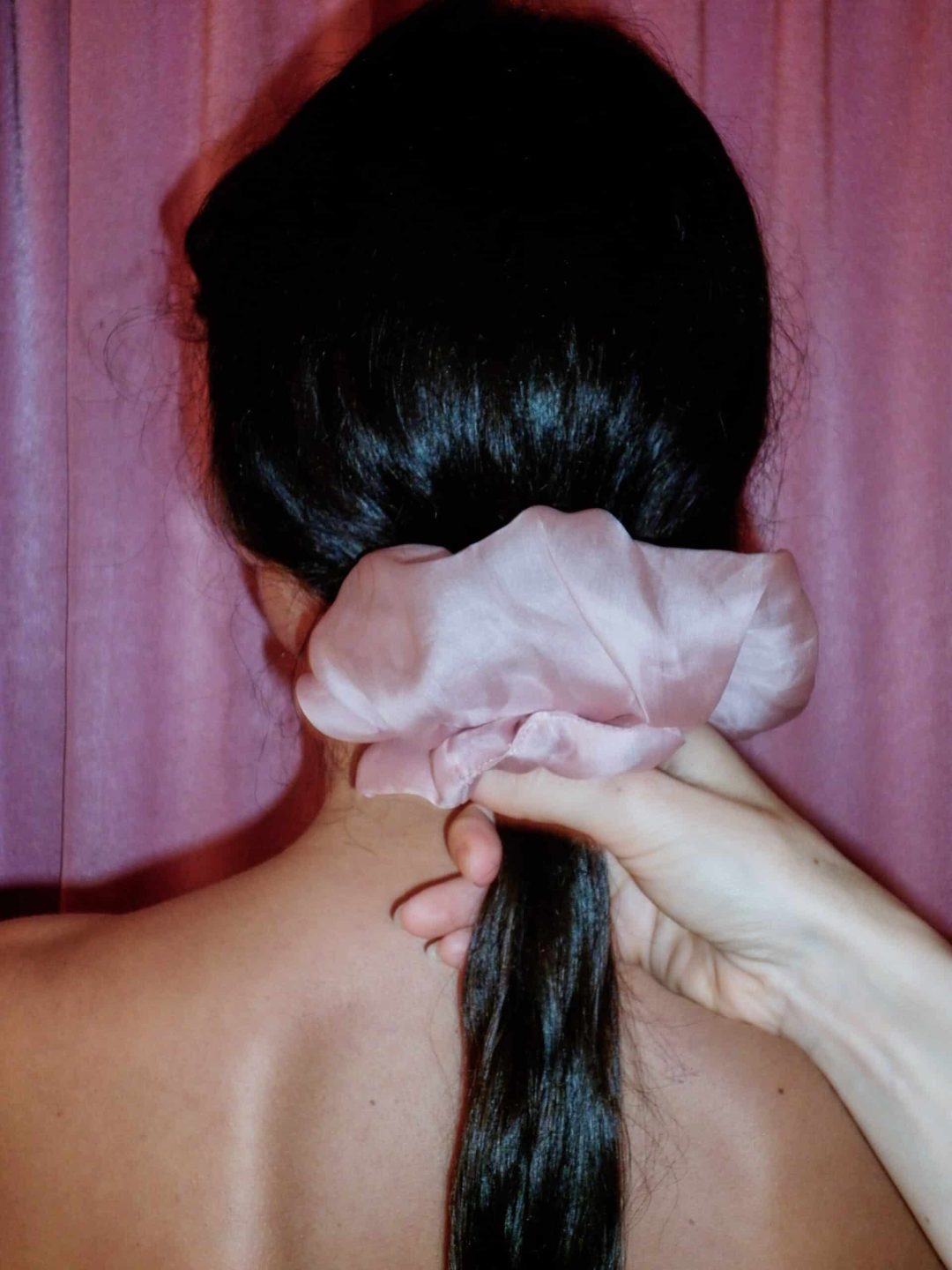 organza light pink scrunchie muy frágil